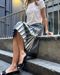 Image 2 of FOIL PRINT PLEATED SKIRT