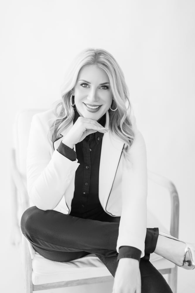 Image of SIGNATURE HEADSHOT + BRAND SESSION