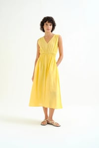 Image 2 of  Vestido midi amarillo de CF
