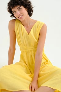 Image 1 of  Vestido midi amarillo de CF