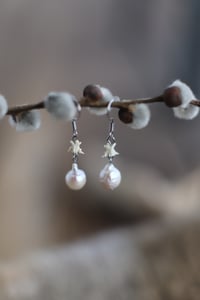 Image 4 of Orecchini Vertebre di serpente e Perle I