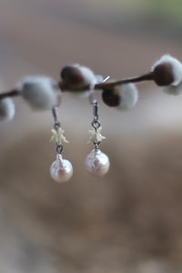 Image 2 of Orecchini Vertebre di serpente e Perle I