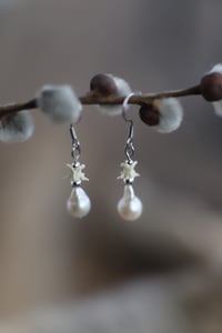 Image 3 of Orecchini Vertebre di serpente e Perle II