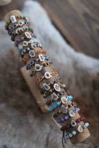 Image 1 of BRACCIALI -con fetta di corno e perline- 