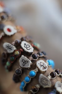 Image 5 of BRACCIALI -con fetta di corno e perline- 