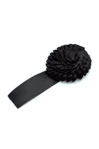 Image 3 of Médaillon/ Graceful