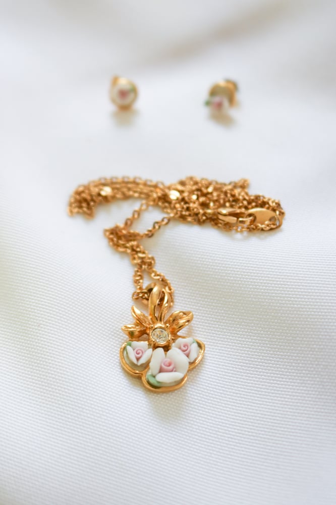 Image of Vintage Avon Pastel Porcelain Rose Necklace with Rose Earrings 