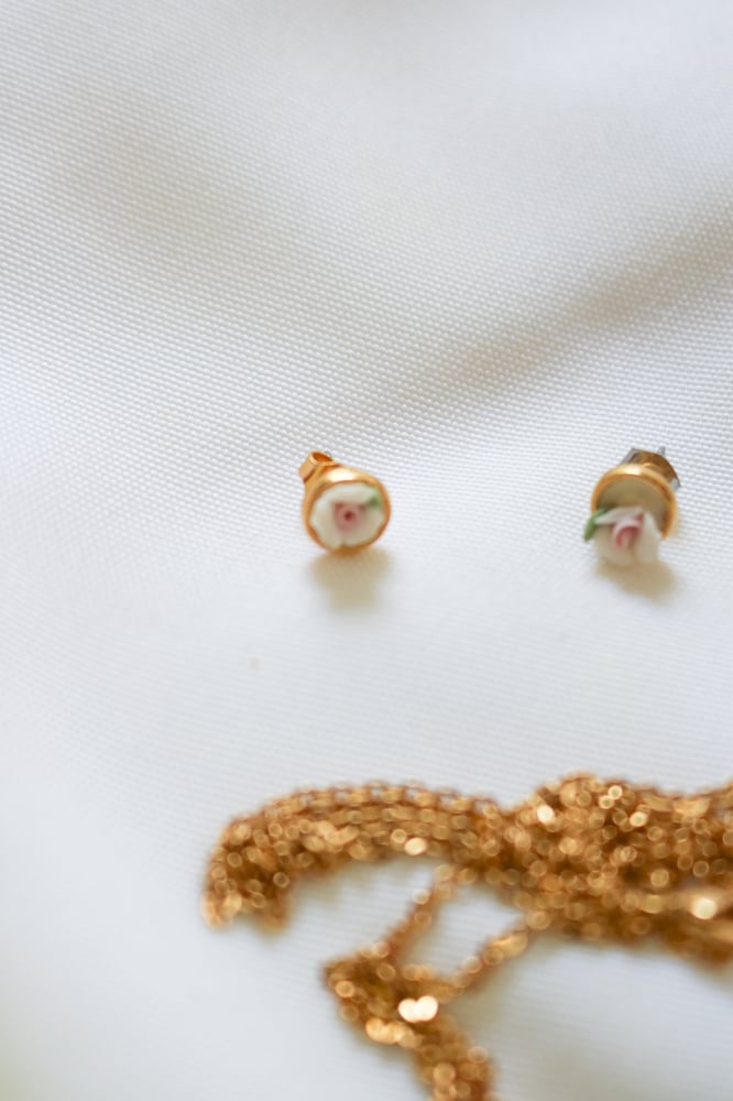 Image of Vintage Avon Pastel Porcelain Rose Necklace with Rose Earrings 