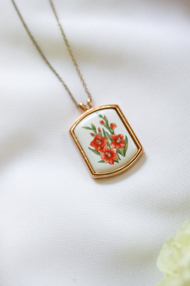 Image of Vintage 80s Avon August "Floral Heritage Collection" Gladiola Necklace  