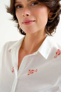 Image 3 of Camisa 100% algodón blanco con bordado cigalas