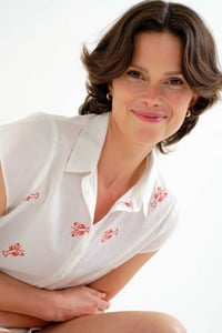 Image 5 of Camisa 100% algodón blanco con bordado cigalas