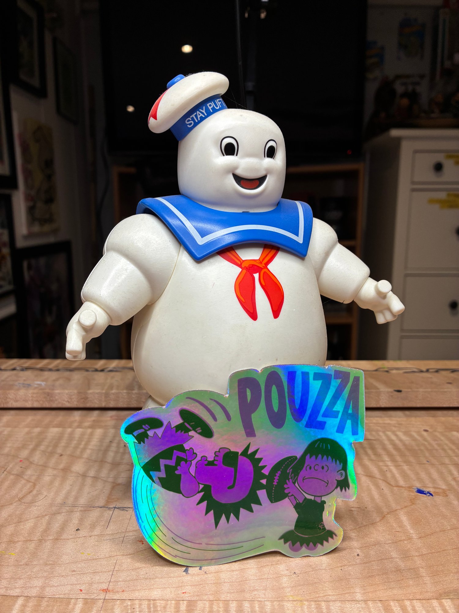 Image de " Charlie Brown qui glisse " Pouzza holo sticker / collant