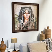 Image 4 of Panneau en papier froissé "Femme Akha"