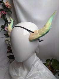 Image 1 of Dragon Horns | Rainbow Orange-Green | Medium
