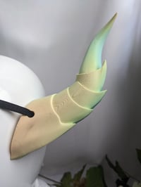Image 4 of Dragon Horns | Rainbow Orange-Green | Medium
