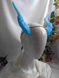 Image 3 of Tiefling | Ice Blue | Large