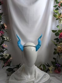Image 2 of Tiefling | Ice Blue glitter | Medium
