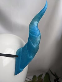 Image 4 of Tiefling | Ice Blue glitter | Medium
