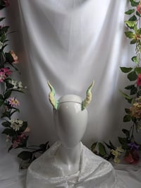 Image 2 of  Tiefling spiked | Yellow Green | Small
