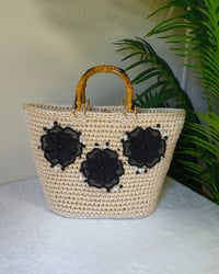 Image 1 of Bolso Tejido con flores negras bordadas