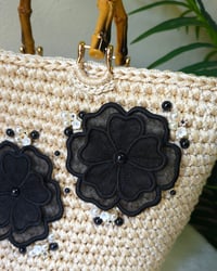 Image 2 of Bolso Tejido con flores negras bordadas