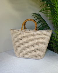 Image 4 of Bolso Tejido con flores negras bordadas