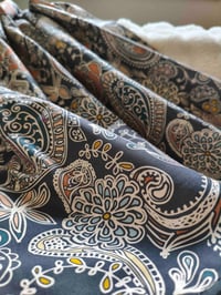 Image 5 of Furoshiki Paisley Garden L