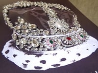 Image 3 of Monarchy in the UK - Oval pearl