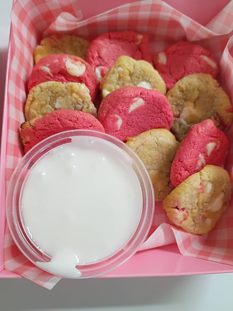 Image of Dunkaroos mini Strawberry and sugar cookies 