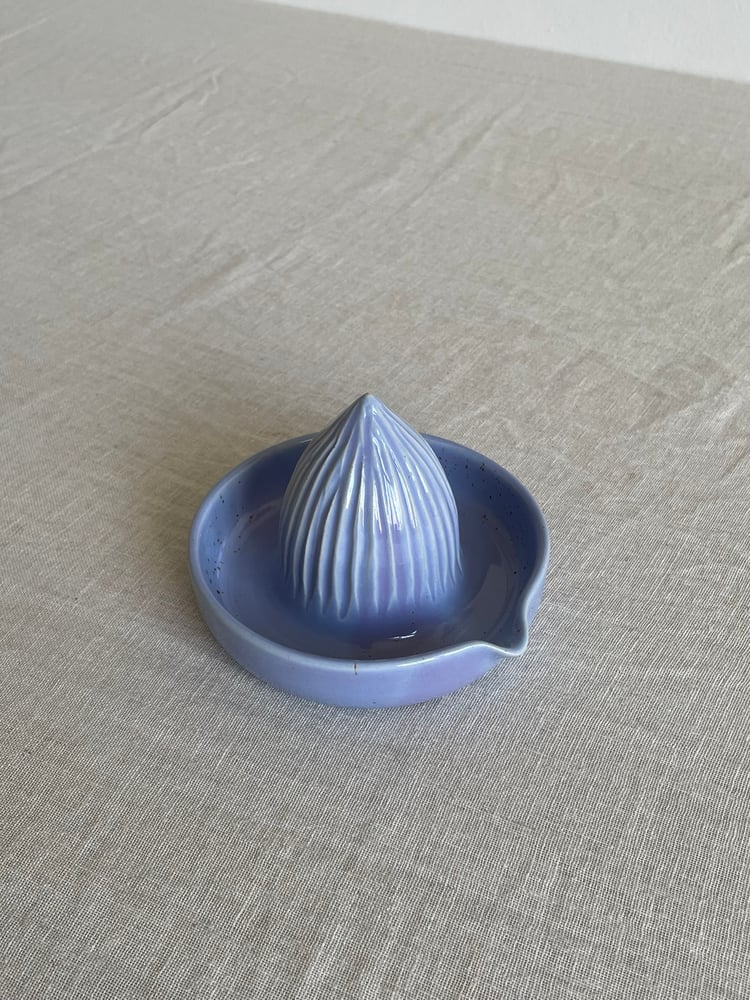 Image of Lemon juicer lilac