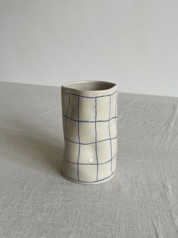 Image of Poppy vase grid 
