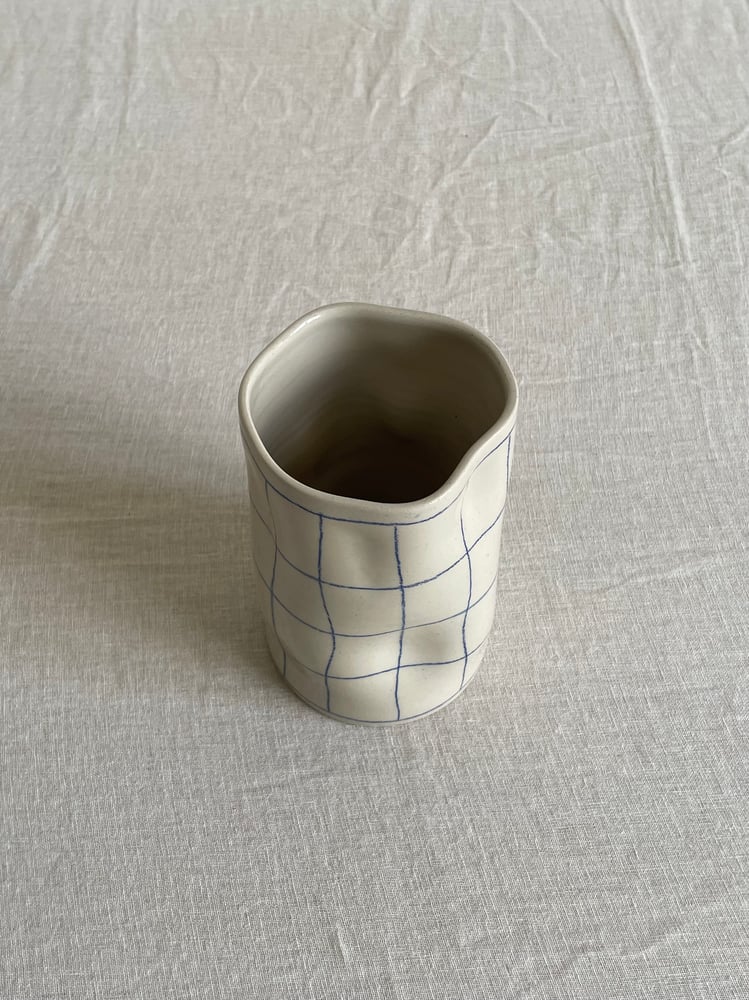 Image of Poppy vase grid 