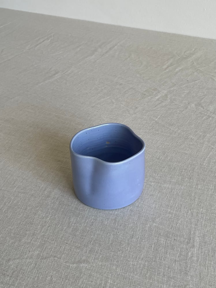 Image of Poppy mug lilac