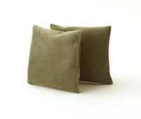 Image 1 of 1:6 pillows