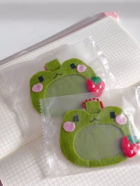 Image 2 of Froggy felt keychain 