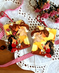 Image 2 of Hualian: Dried Flower Chamber Acrylic Charm
