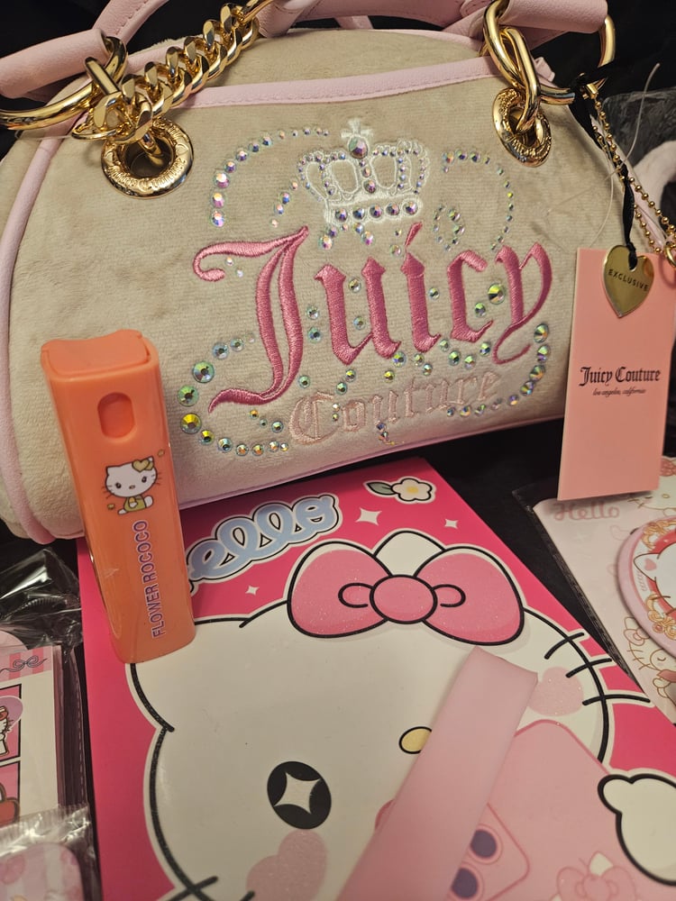 Image of Juicy Couture Dreamy Juicy Meets Hello Kitty Bundle 
