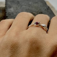 Image 2 of PIERŚCIONEK ŁUSKOSKRZYDŁY granat