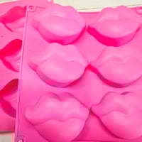 Image 1 of Juicy lips mould 