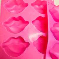 Image 3 of Juicy lips mould 