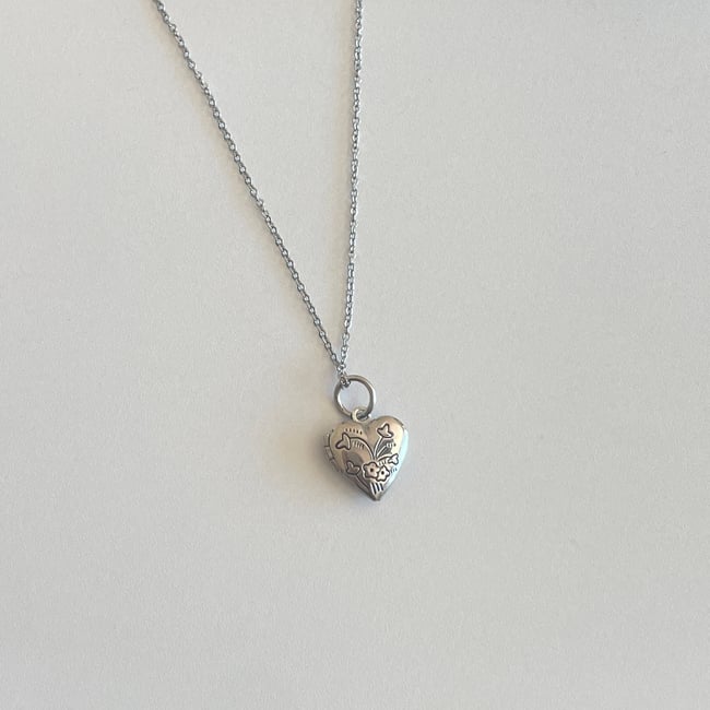 locket thin chain necklace 