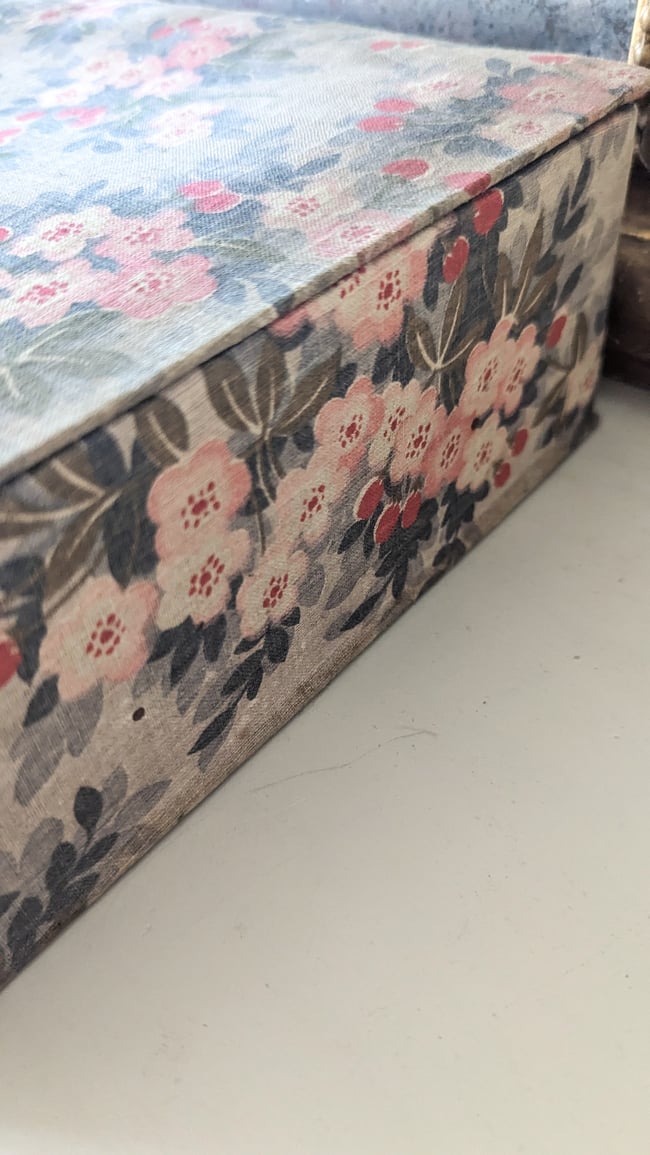 Boîte à couture tissus fleuri 