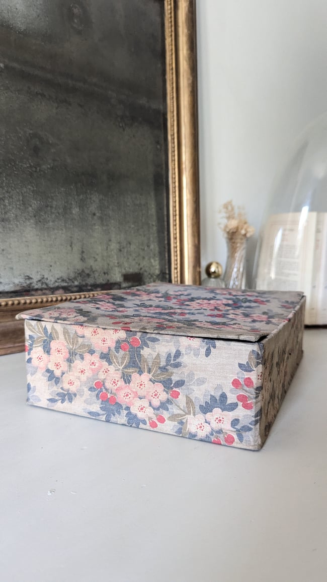 Boîte à couture tissus fleuri 