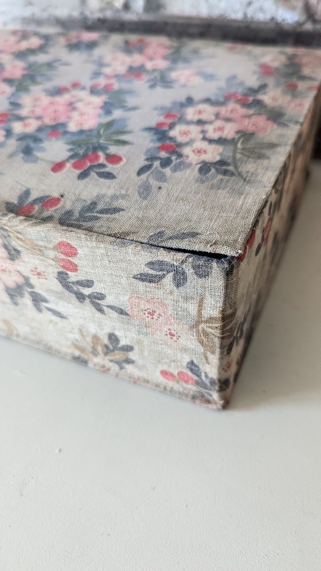 Boîte à couture tissus fleuri 