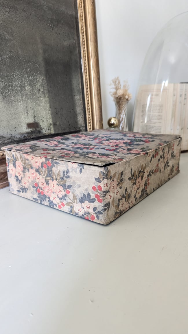 Boîte à couture tissus fleuri 
