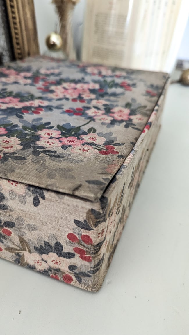 Boîte à couture tissus fleuri 
