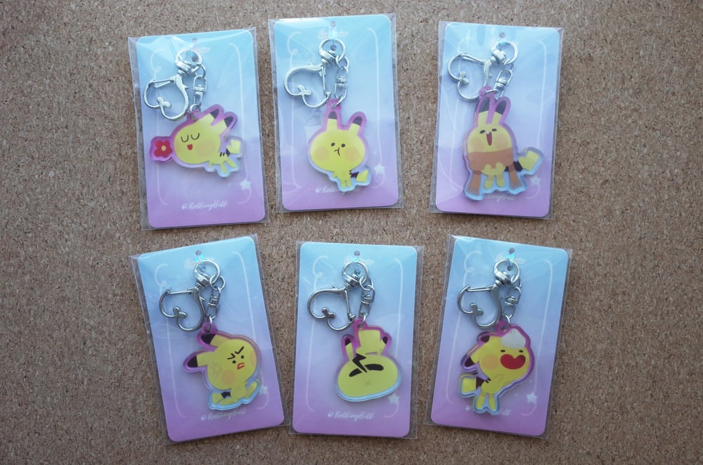 Image of 6 Pikachus | Clear acrylic keychains