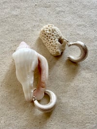Image 2 of Boucles gravées argentées 