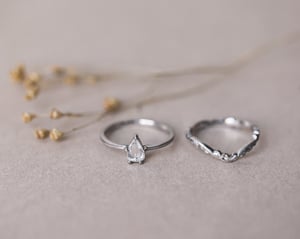 Image of  *SALE - was £3300* Platinum pear shaped white diamond ring (IOW152)