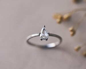 Image of  *SALE - was £3300* Platinum pear shaped white diamond ring (IOW152)